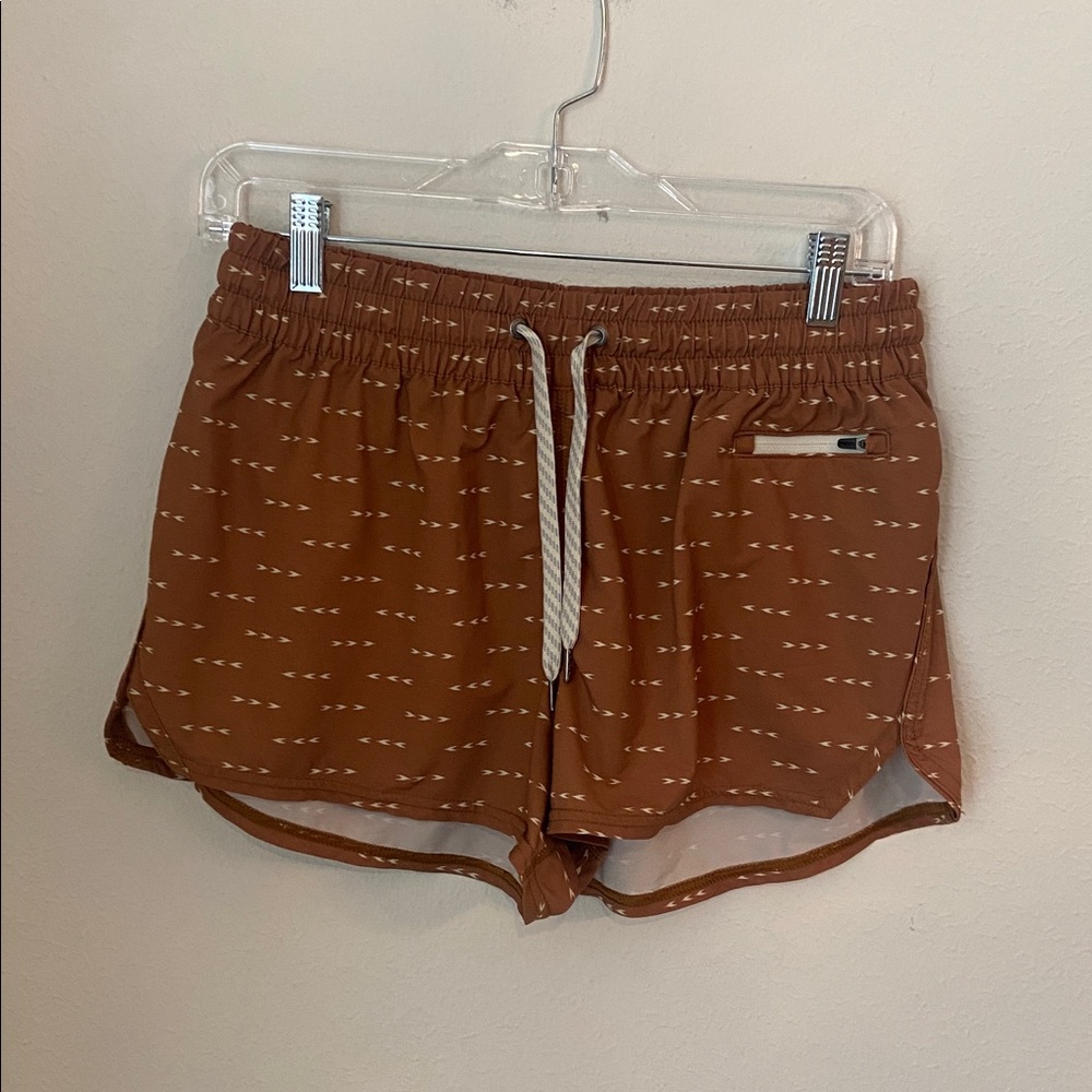 Vuori Clementine Shorts Women’s Large Brown Arrow Print